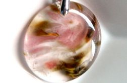 Złoto-różowy kryształ z duchem, duży okrągły wisior na rzemieniu