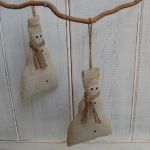 Lniane bałwanki w czapach - 