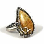 Srebrny pierścionek ze skamieliną koralu - srebrny pierścionek z koralem wire wrapped