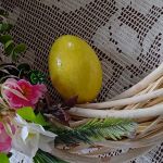 Wiosenny wianek dekoracyjny z jajem  - 
