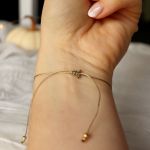 Perełka na delikatnym złotym sznureczku - Regulacja bransoletki z perełką