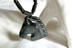 Dla pana lub amazonki,naszyjnik,wisiorek,koń z hematytu