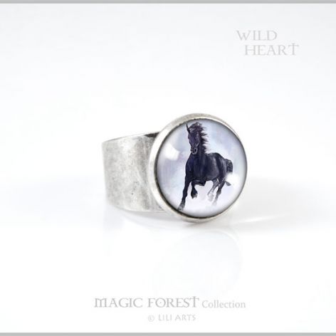 Pierścionek - Czarny koń - kolor srebrny