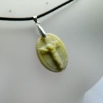 Matowy oliwkowy jadeit, krzyż, medalion - 