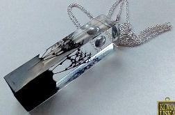 Luna - wisior z żywicy na srebrnym łańcuszku