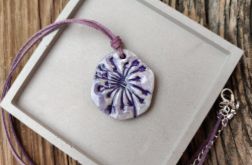 Wisiorek Fioletowy Kwiat – ręcznie robiony z glinki