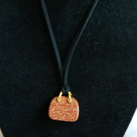 Złocisty piasek pustyni, oryginalny wisiorek - torebka