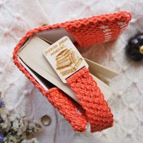 Makramowy otulacz na książkę - dyniowy