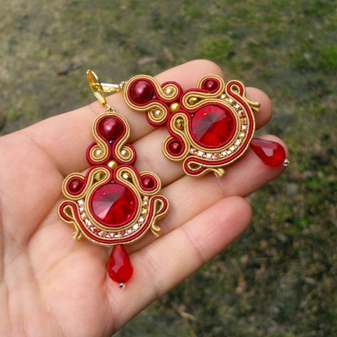 Kolczyki sutasz w kolorze Czerwono-złotym