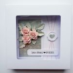 Gustowna kartka na ślub z różami z imionami - Kartka na ślub handmade z serduszkiem w pudełku