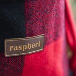 Czarno-czerwona listonoszka z kominem w kratę - 