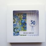 Kartka na urodziny z liczbą niebieskie kwiaty  - Kartka na urodziny w pudełku