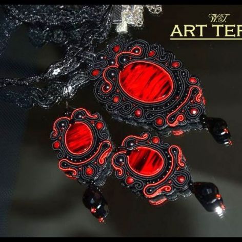 komplet gotyk czerwono-czarny