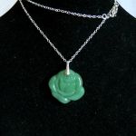 Róża z zielonego jadeitu, wisior na łańcuszku - 