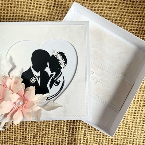 205,kartka na ślub w pudełku z parą młodą i torebką