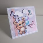 Kartka na urodziny miś z balonami liliowa - Kartka na urodziny miś z balonami liliowa