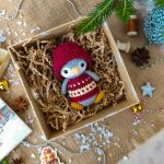 Mały pingwinek w pudełku, Prezent świąteczny, Prezent na Mikołaja - Wysokość zabawki: 12 cm