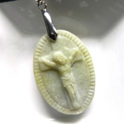 Matowy oliwkowy jadeit, krzyż, medalion