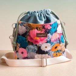 Zielona listonoszka z kominem z weluru w malowane kwiaty – handmade, unikat