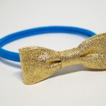 Niebieska opaska na głowę elastyczna złota kokardka - Złota kokardka dla dziewczynki