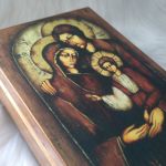 mała szkatułka ze Świętą Rodziną - detale