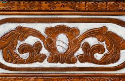 Rzeźbiony kufer, mebel z historią, shabby chic, siedzisko