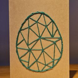Kartka Wielkanocna - ręcznie haftowana - Pisanka zielona