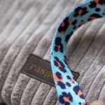 Pudroworóżowa kopertówka mini z grubego sztruksu - 