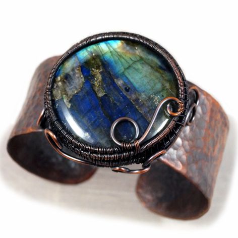 Szeroka miedziana bransoletka z labradorytem,