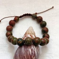 Bransoletka BOHO makrama z naturalnym Unakitem 10 mm Bransoletka BOHO makrama z naturalnym Unakitem 10 mm