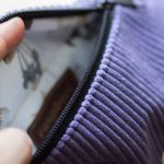 Mała dziecięca fioletowa nerka ze sztruksu - 