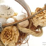 Rustykalna łódź z pisankami - 