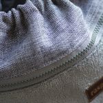 Szary plecak z przednią kieszenią bukla - 