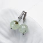 Klasyczne kolczyki w kolorze srebrnym z Frenitem - 