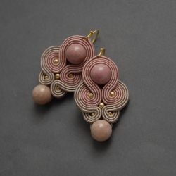 beżowo-różowe kolczyki lub klipsy sutasz z rodonitami