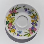 Ręcznie malowana filiżanka ze spodkiem ŁĄKA - upominek dla babci