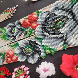 Naszyjnik gerdan koralikowy Anemone i Brusznice z frędzliami