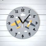 Zegar szary dla dzieci z samolotami i chmurkami - zegar do pokoju dzieci