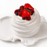 Świecznik gipsowy Jagodowy Deser – pastelowy świecznik dekoracyjny - 