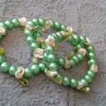 Bransoletka z satynowymi różyczkami - Zielona bransoletka z różyczkami