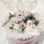 Stroik dekoracja Boże Narodzenie Anioł pudrowy róż - Ozdoba świątecznego stołu