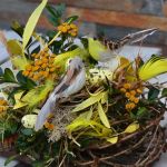 Wielkanocny stroik na stół - gniazdko z ptaszkiem