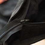 Czarna torba w kwiaty na laptopa - 