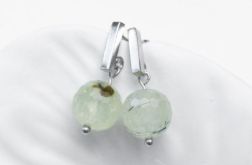 Klasyczne kolczyki w kolorze srebrnym z Frenitem