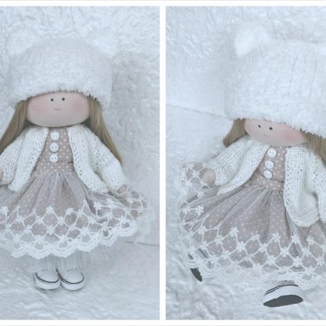 Lalka w sukience, lalkę można przebierać