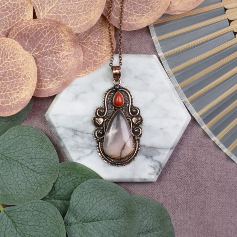 Miedziany ozdobny wisiorek z jaspisem i koralem #550