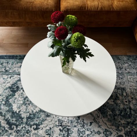 Niski okrągły stolik kawowy w kolorze jasnego beżu Ø 70 cm