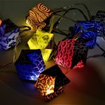 Łańcuch świetlny LED niebieskie sześciany origami 125 cm  - 3