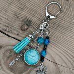 Brelok Turkusowa Korona – elegancki brelok z chwostem i zawieszkami - 4