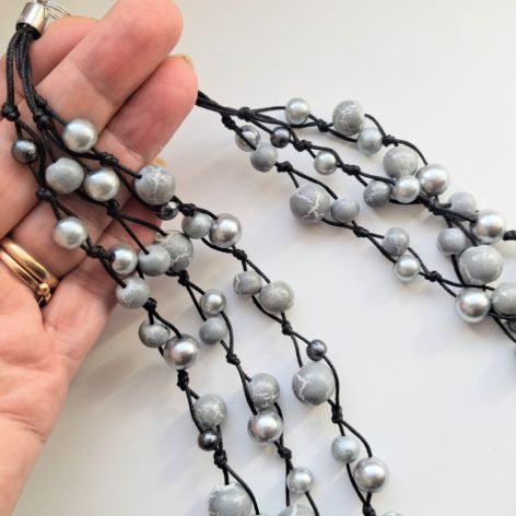 Szary Grad naszyjnik z koralików i sznurka